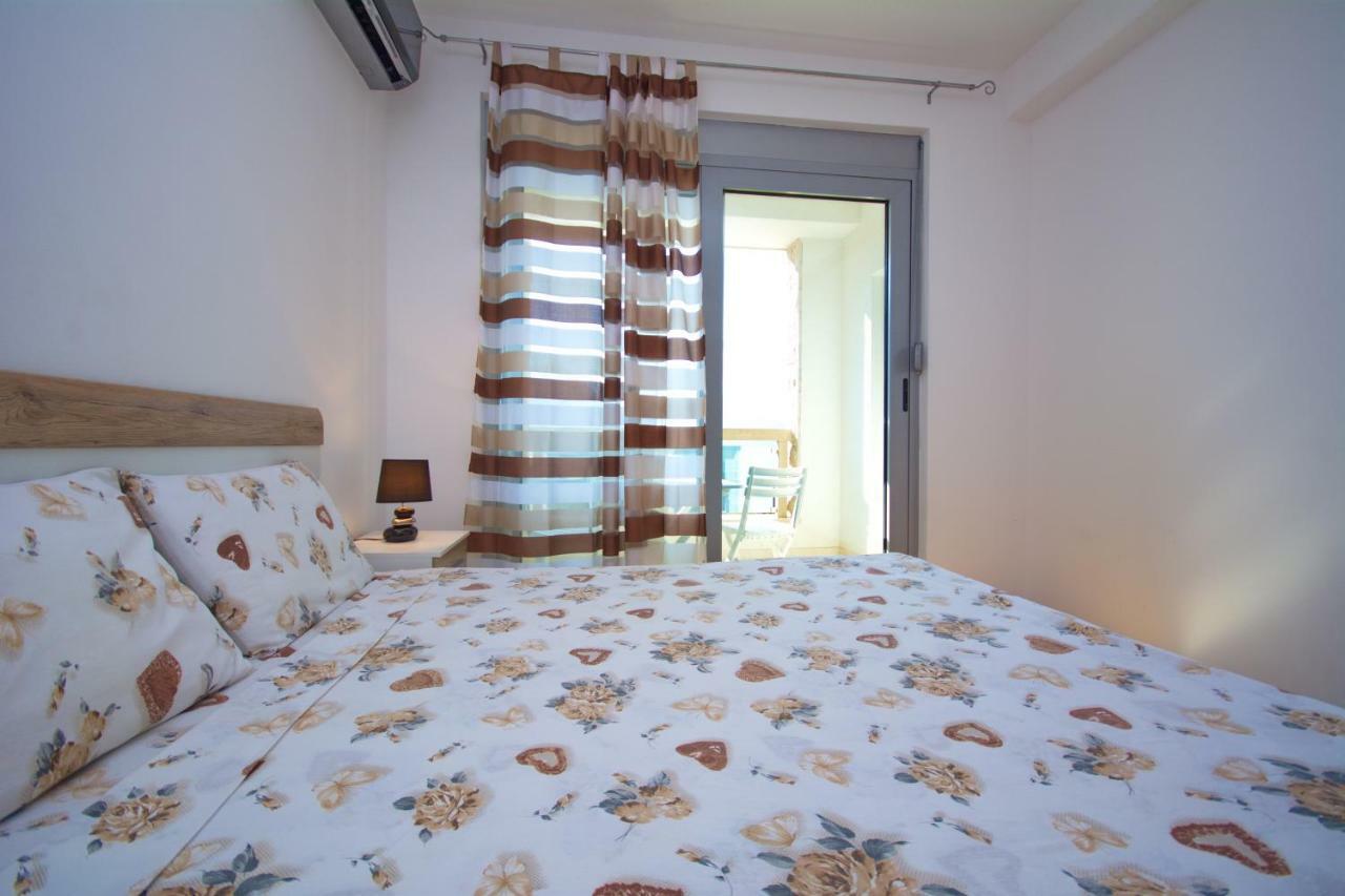 Apartment Dobrota Kotor Kültér fotó